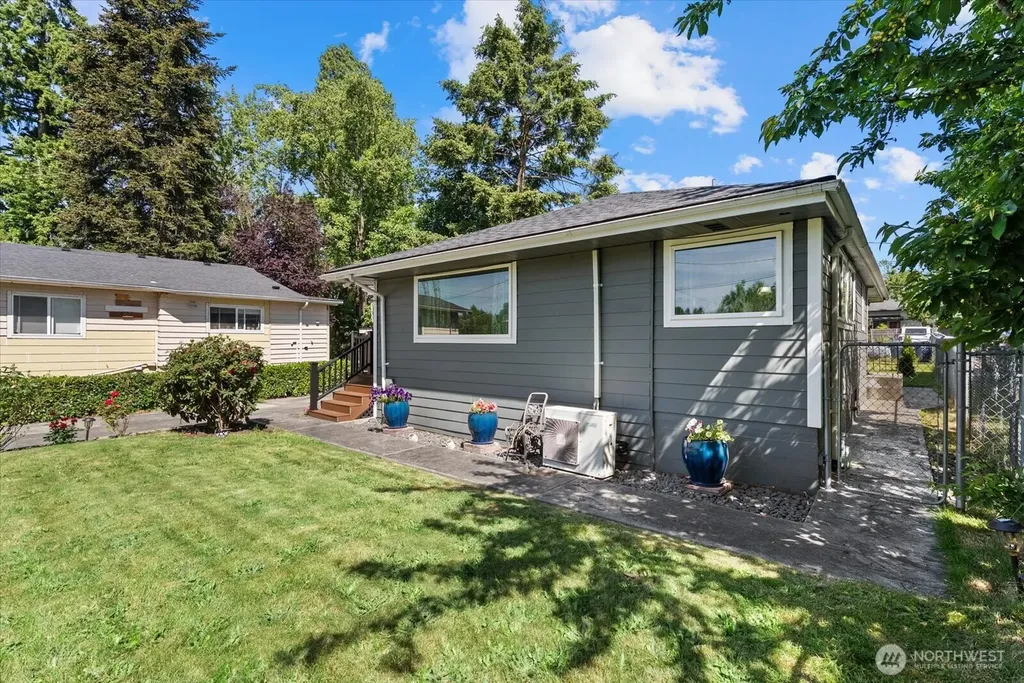 4240 S Rose Street Seattle WA 98118