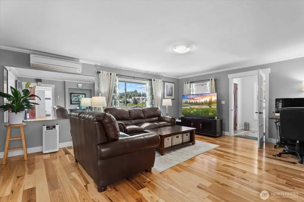 4240 S Rose Street Seattle WA 98118