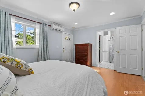 4240 S Rose Street Seattle WA 98118