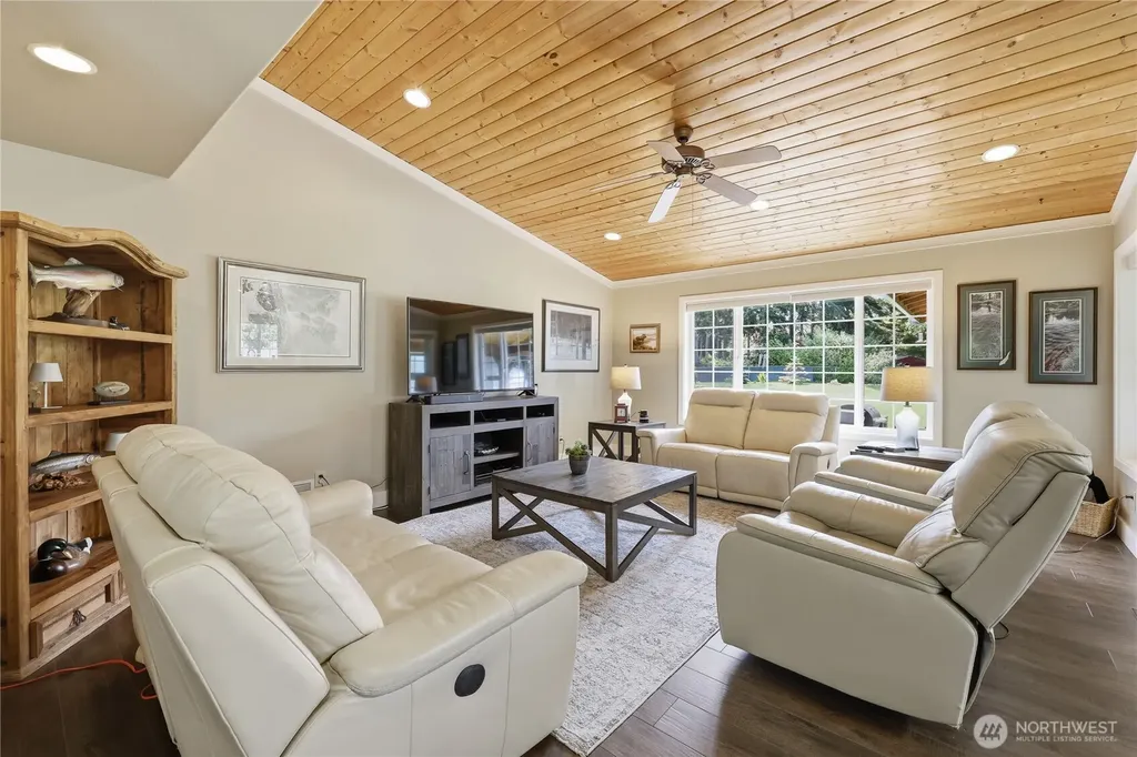 9156 Old Olympic Highway Sequim WA 98382