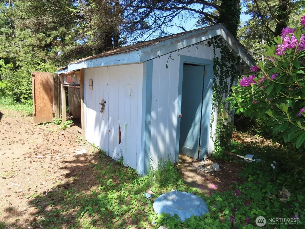 1047 Pine Street Grayland WA 98547