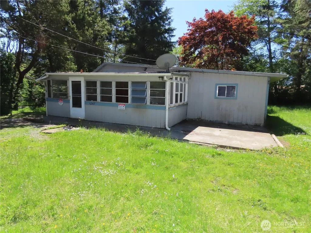 1047 Pine Street Grayland WA 98547