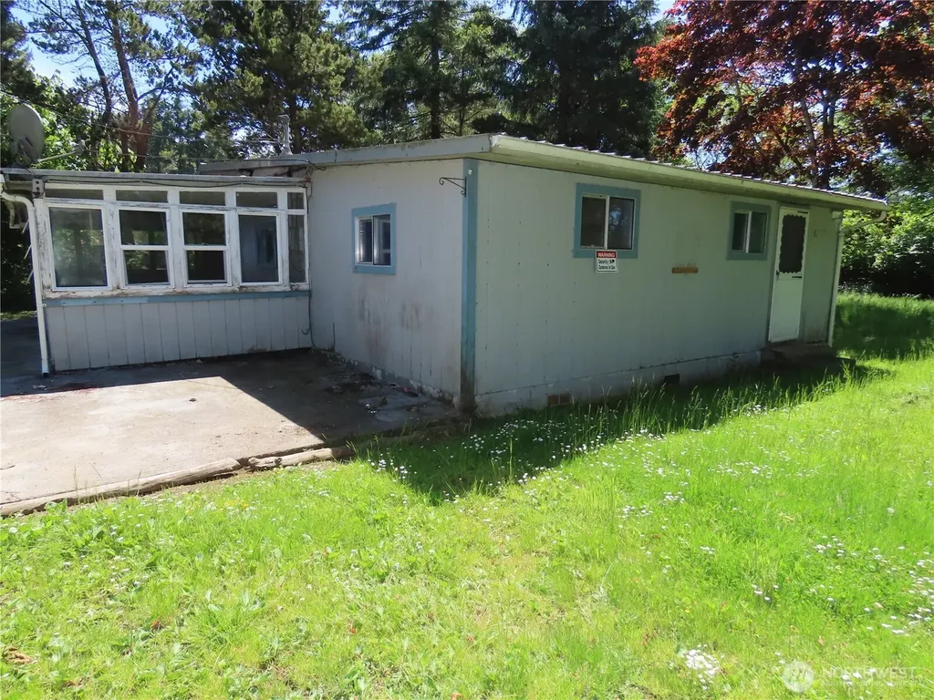 1047 Pine Street Grayland WA 98547