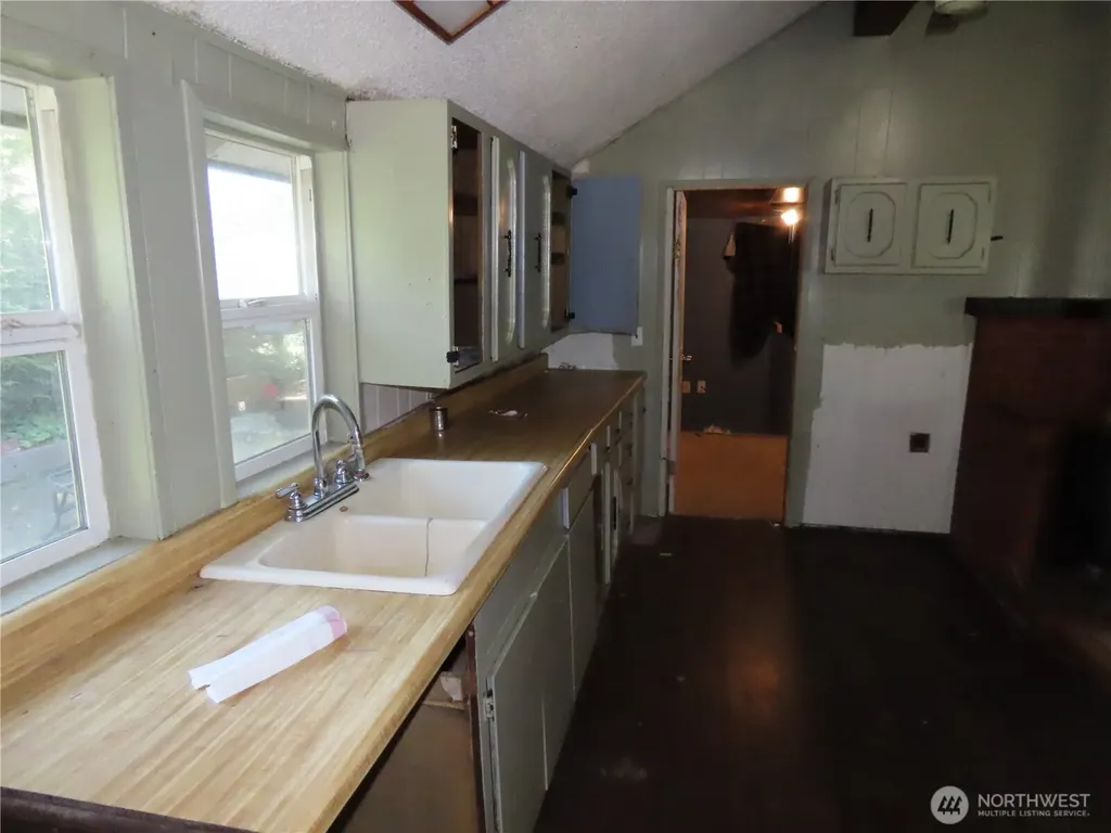 1047 Pine Street Grayland WA 98547