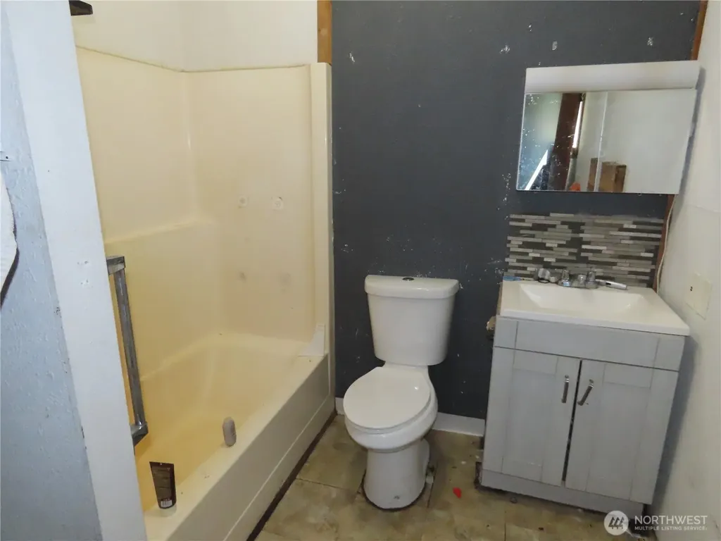 1047 Pine Street Grayland WA 98547