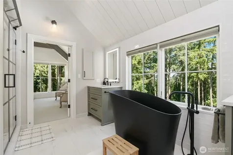 14140 184th Avenue NE Woodinville WA 98072