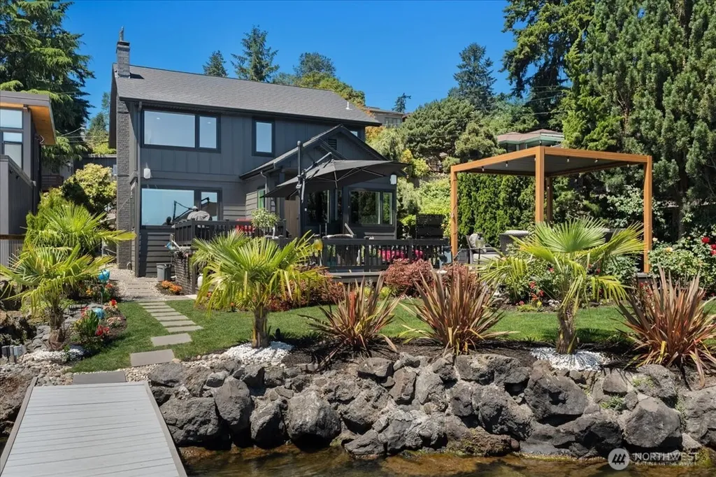 15038 Beach Drive NE Lake Forest Park WA 98155