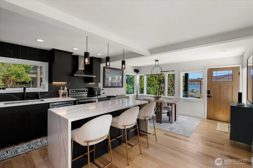 15038 Beach Drive NE Lake Forest Park WA 98155