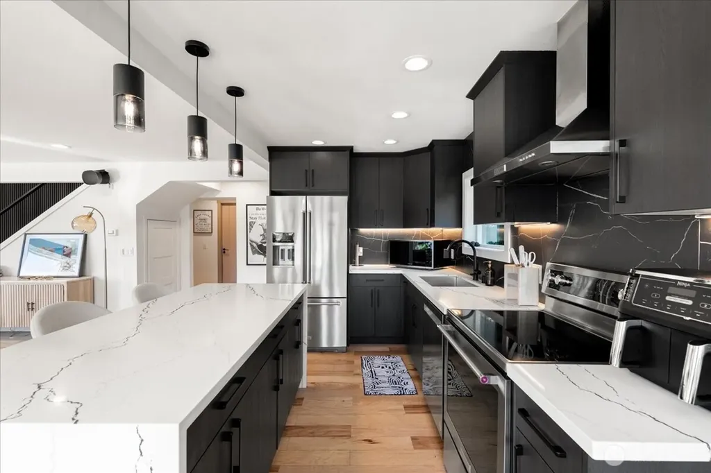 15038 Beach Drive NE Lake Forest Park WA 98155