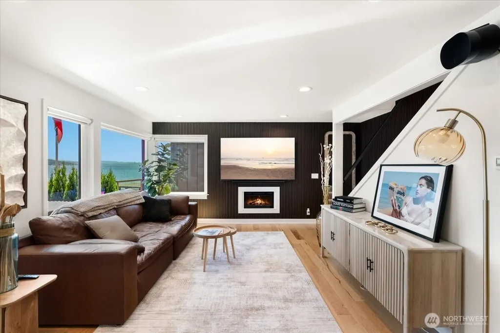 15038 Beach Drive NE Lake Forest Park WA 98155