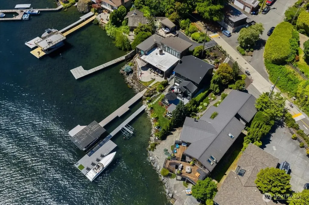 15038 Beach Drive NE Lake Forest Park WA 98155
