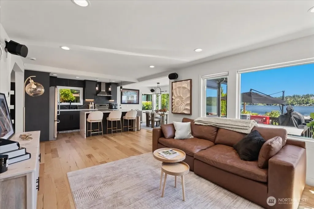 15038 Beach Drive NE Lake Forest Park WA 98155