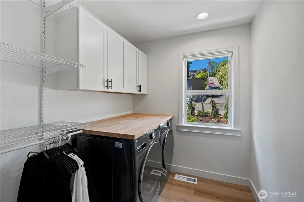 15038 Beach Drive NE Lake Forest Park WA 98155