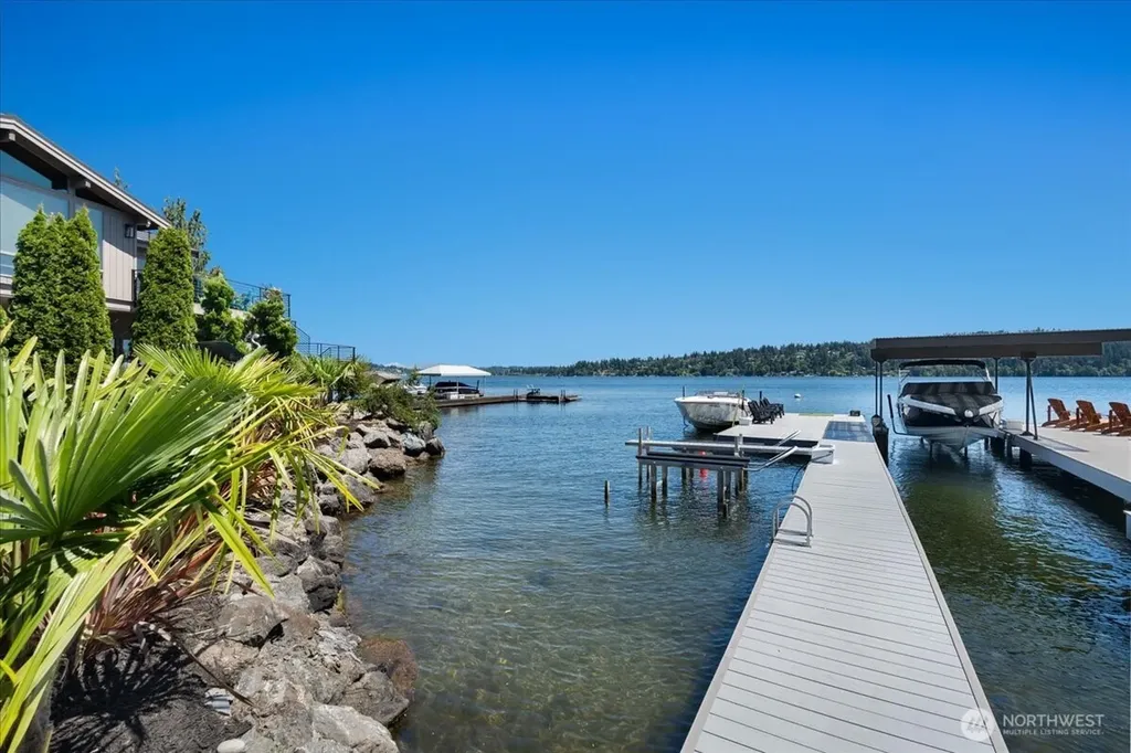 15038 Beach Drive NE Lake Forest Park WA 98155