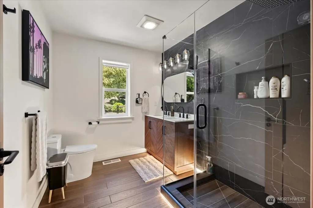 15038 Beach Drive NE Lake Forest Park WA 98155
