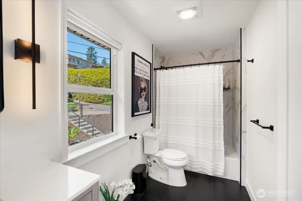 15038 Beach Drive NE Lake Forest Park WA 98155