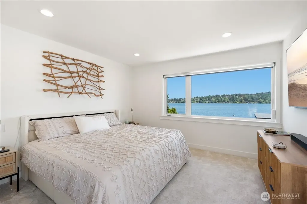 15038 Beach Drive NE Lake Forest Park WA 98155