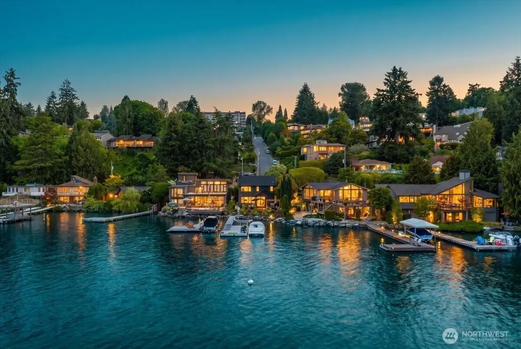 15038 Beach Drive NE Lake Forest Park WA 98155