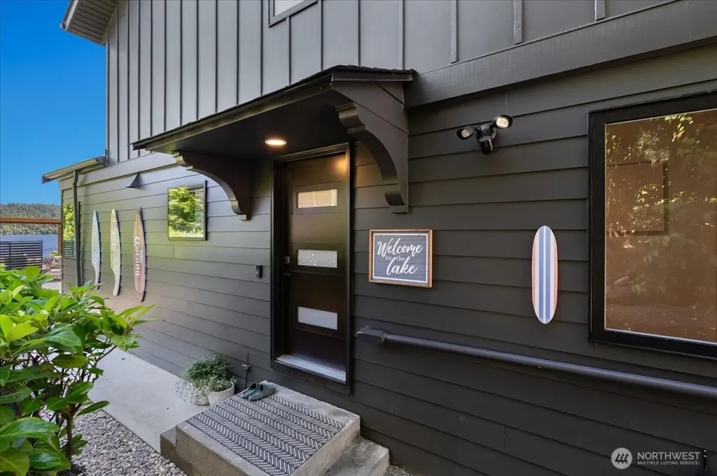 15038 Beach Drive NE Lake Forest Park WA 98155