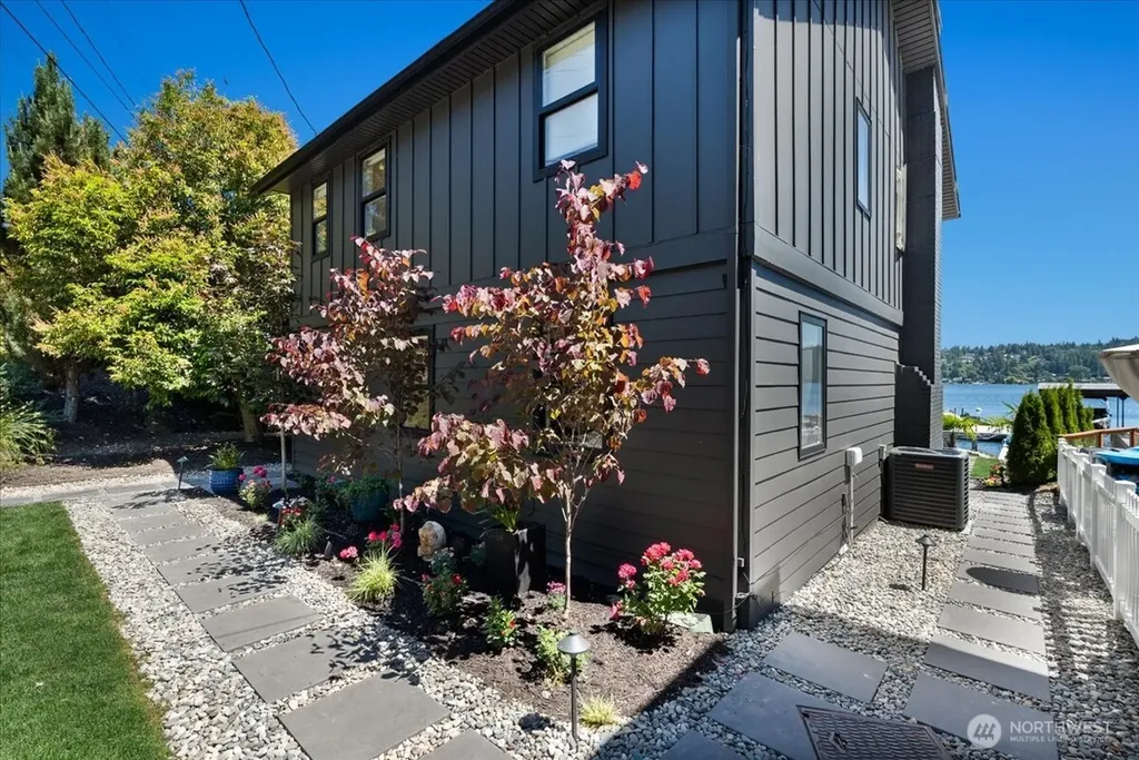 15038 Beach Drive NE Lake Forest Park WA 98155