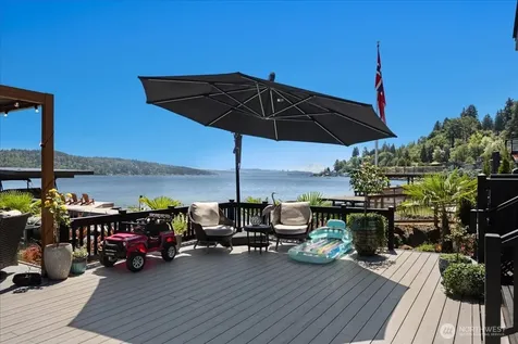 15038 Beach Drive NE Lake Forest Park WA 98155
