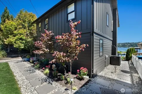 15038 Beach Drive NE Lake Forest Park WA 98155