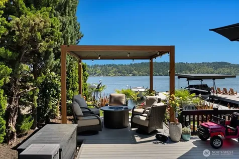 15038 Beach Drive NE Lake Forest Park WA 98155