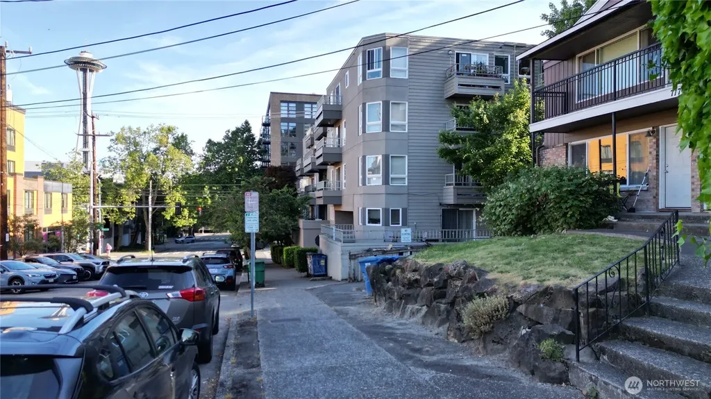 717 3rd Avenue N Seattle WA 98109