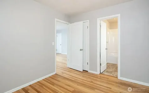 717 3rd Avenue N Seattle WA 98109