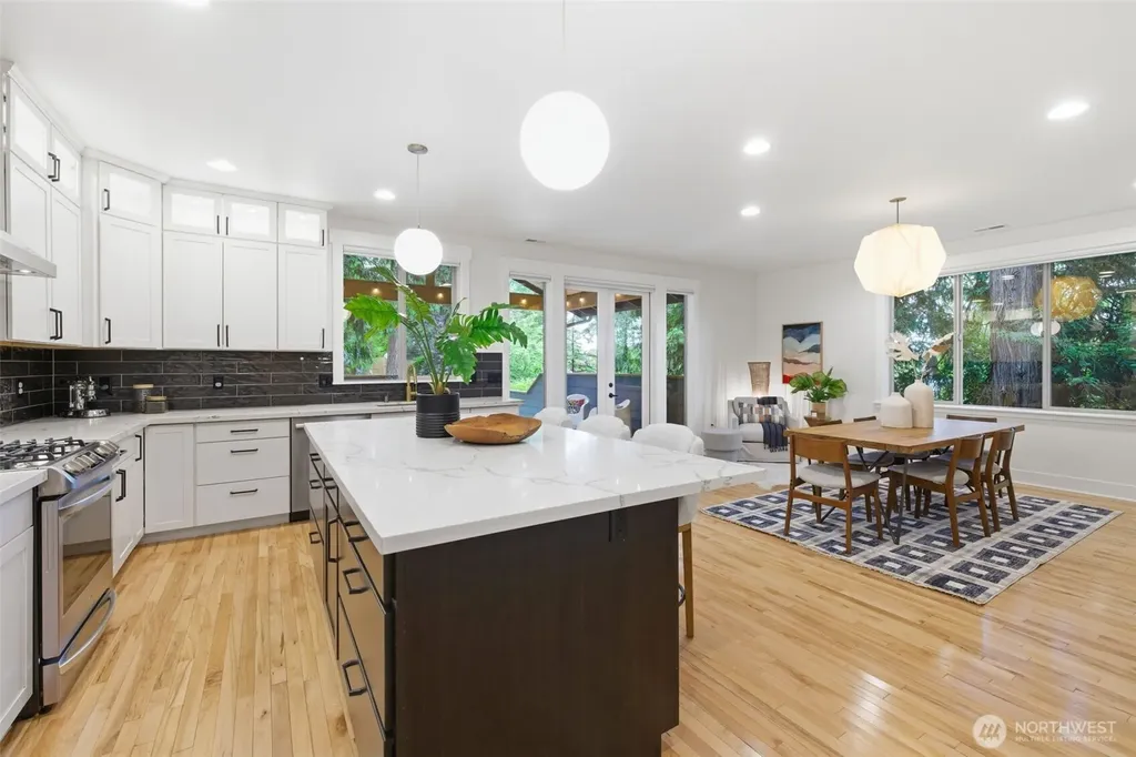 10219 62nd Avenue S Seattle WA 98178
