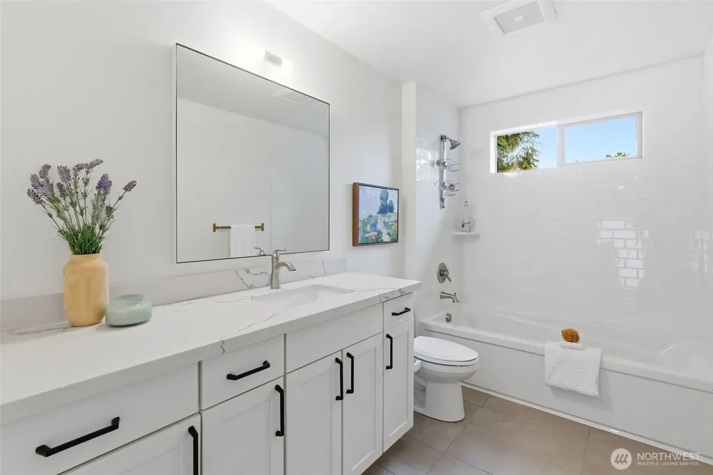 10219 62nd Avenue S Seattle WA 98178