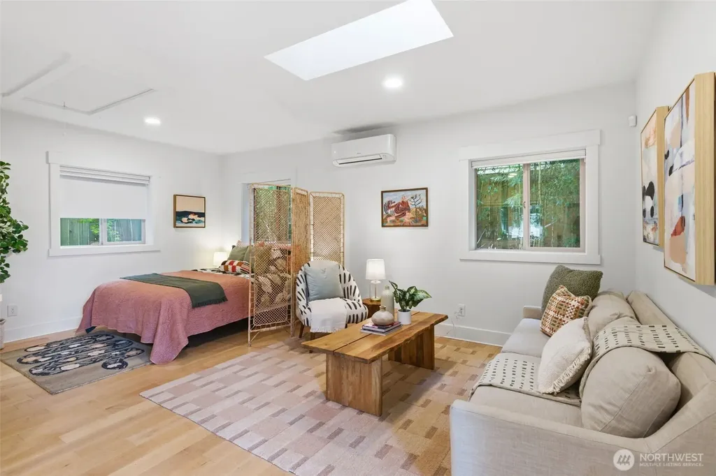 10219 62nd Avenue S Seattle WA 98178