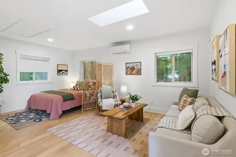 10219 62nd Avenue S Seattle WA 98178