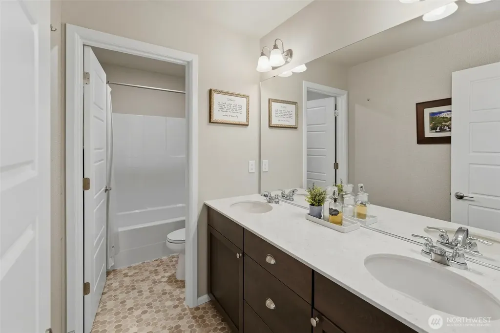 23546 Granite Court Black Diamond WA 98010