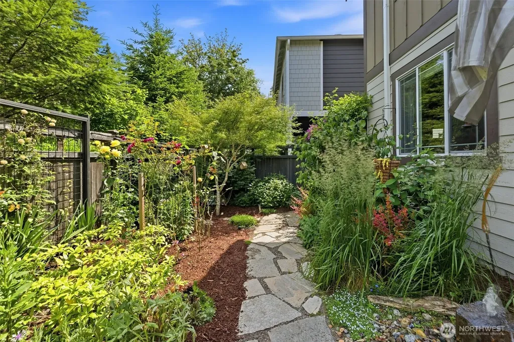 23546 Granite Court Black Diamond WA 98010