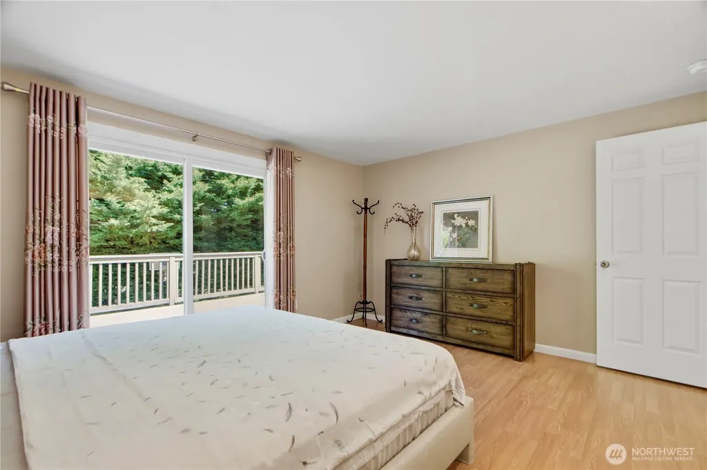 10606 NE 19th Place Bellevue WA 98004