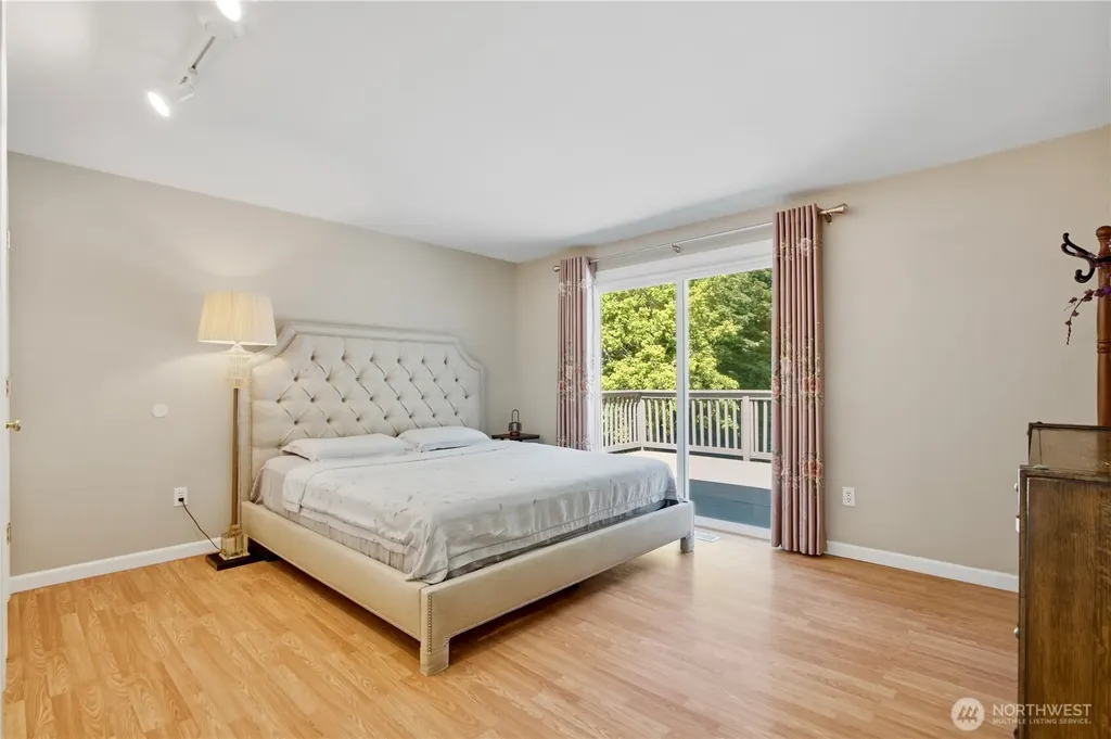 10606 NE 19th Place Bellevue WA 98004