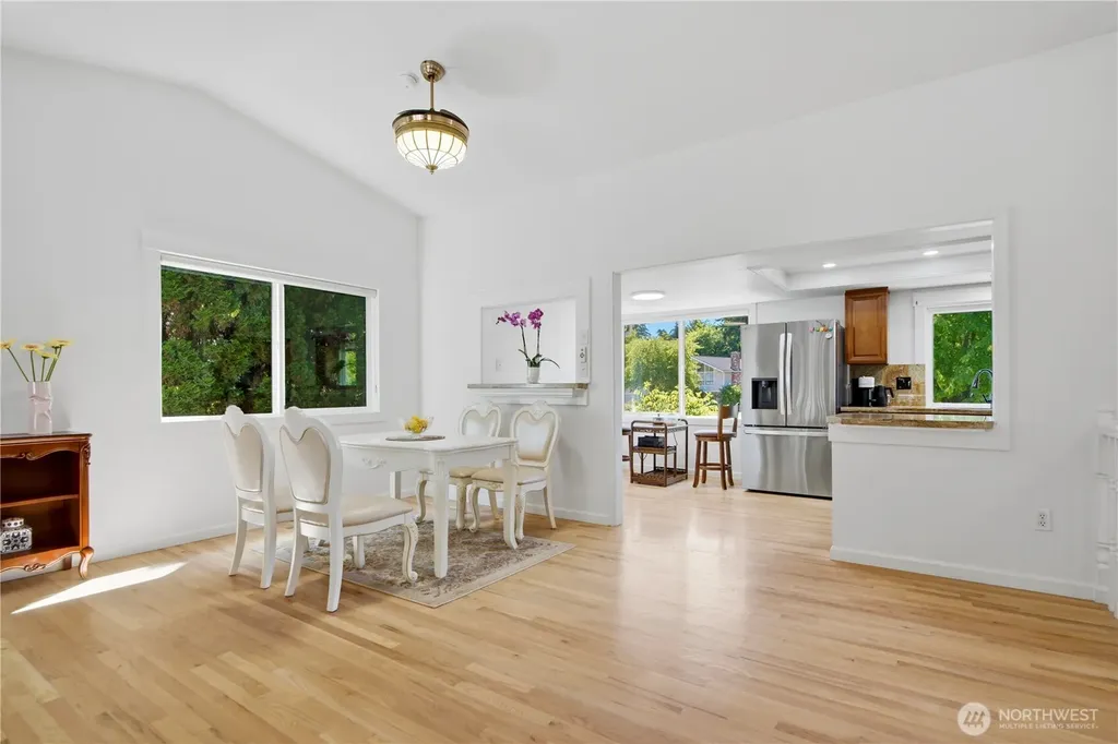 10606 NE 19th Place Bellevue WA 98004