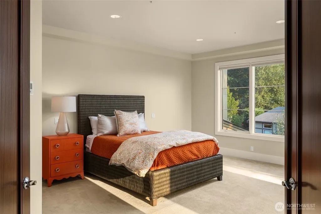1211 N 42nd Place Renton WA 98056