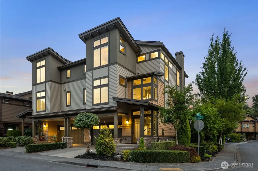 1211 N 42nd Place Renton WA 98056