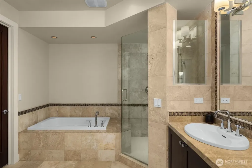 1211 N 42nd Place Renton WA 98056