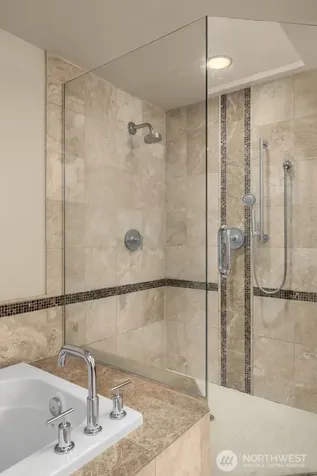 1211 N 42nd Place Renton WA 98056