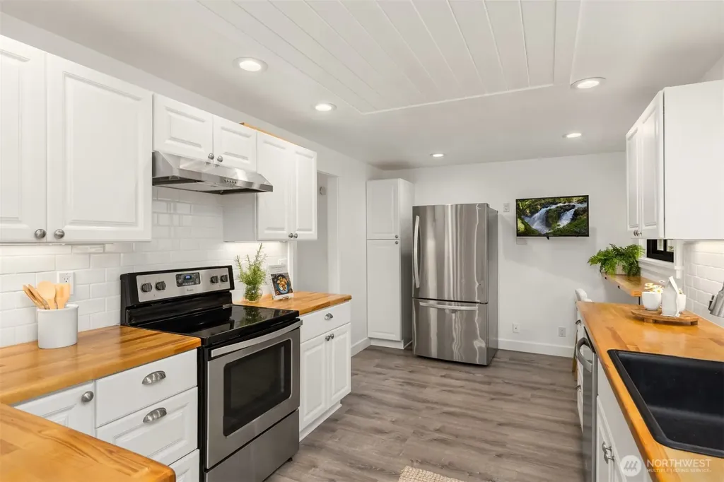 1093 NW Mushroom Lane Poulsbo WA 98370