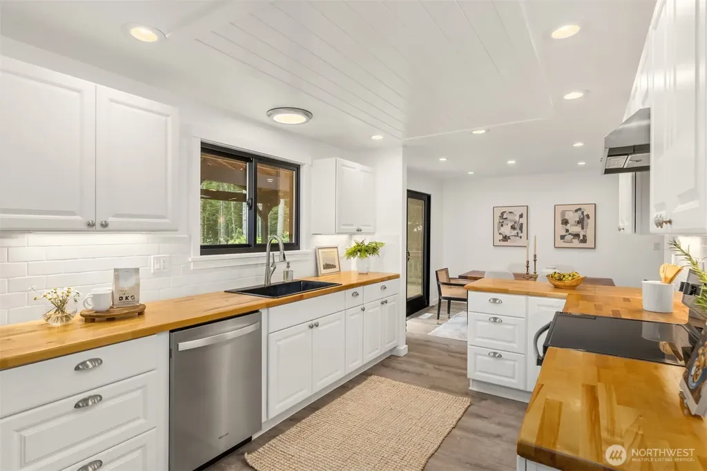 1093 NW Mushroom Lane Poulsbo WA 98370