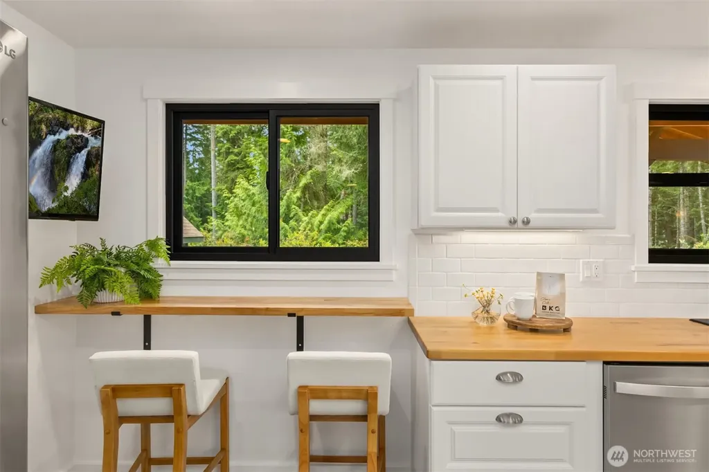 1093 NW Mushroom Lane Poulsbo WA 98370
