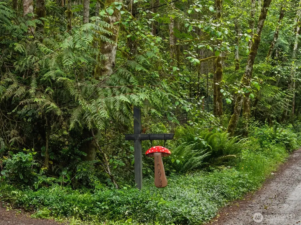 1093 NW Mushroom Lane Poulsbo WA 98370