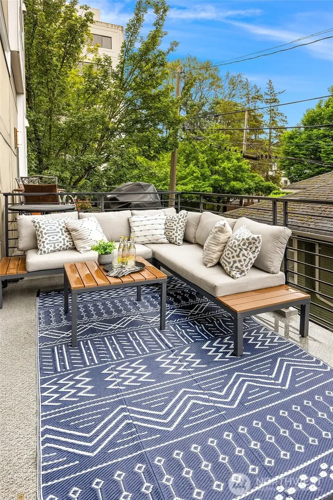 465 14th Avenue Seattle WA 98122