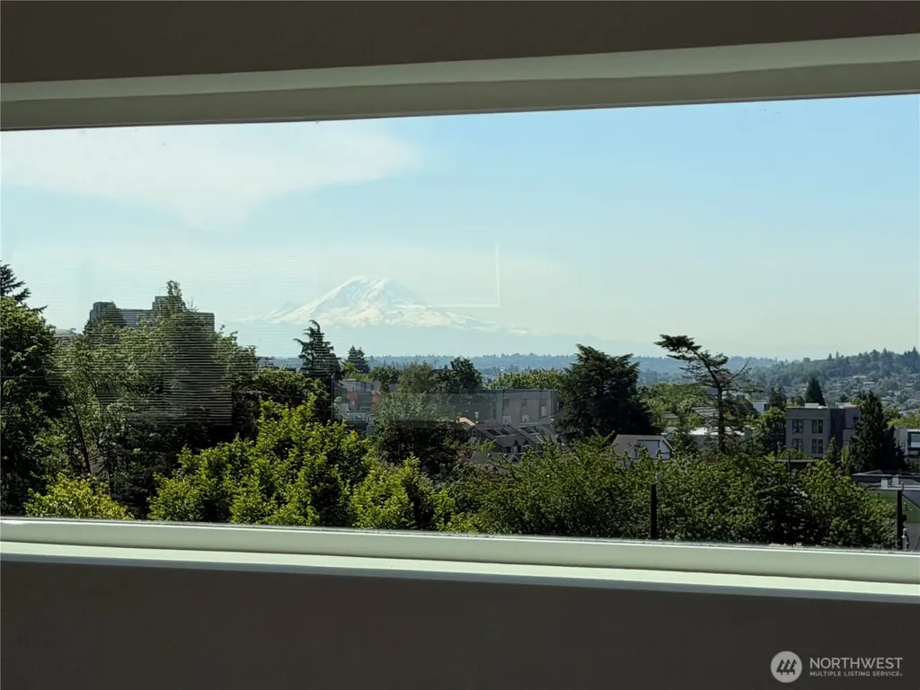 465 14th Avenue Seattle WA 98122