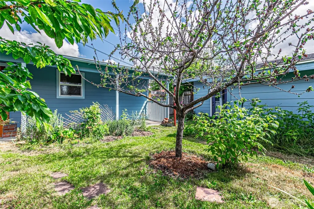 203 Orchard Avenue N Eatonville WA 98328