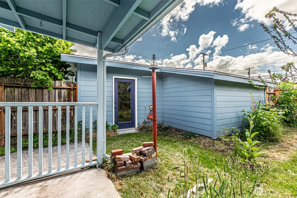 203 Orchard Avenue N Eatonville WA 98328